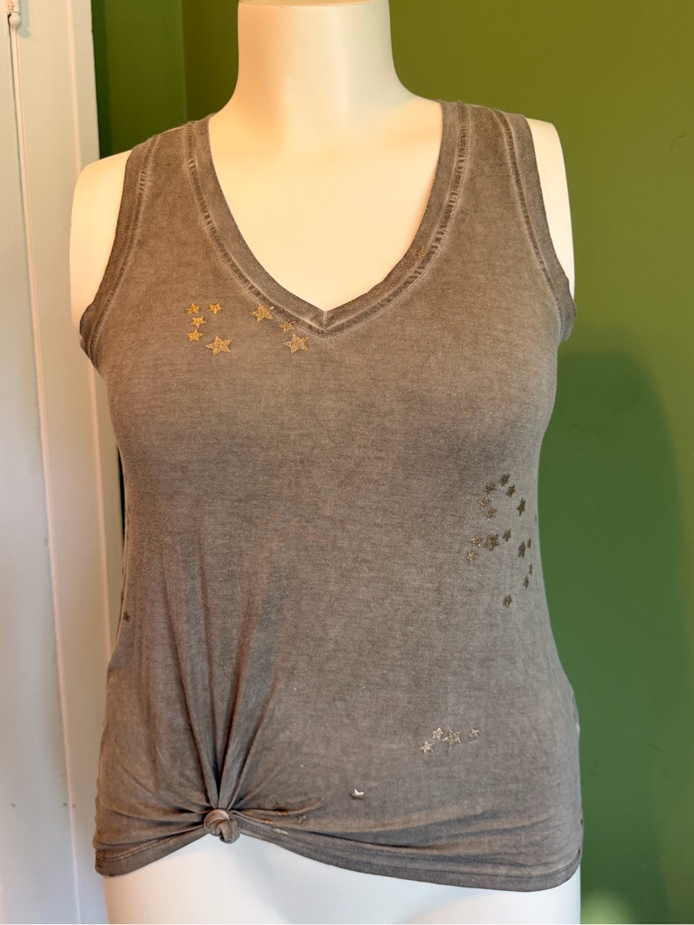 Cable and Gauge Grey V-Neck Tank with Gold Star Accents size Small